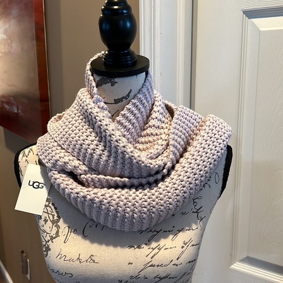 UGG Accessories - UGG infinity scarf